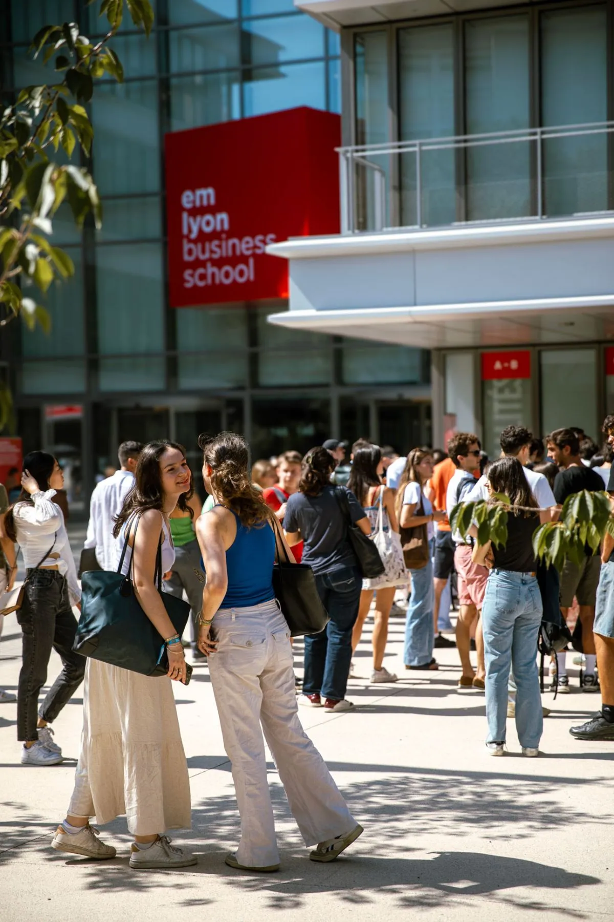 Le retour d’emlyon au centre-ville de Lyon incarne son engagement social et environnemental Le retour d’emlyon au centre-ville de Lyon incarne son engagement social et environnemental