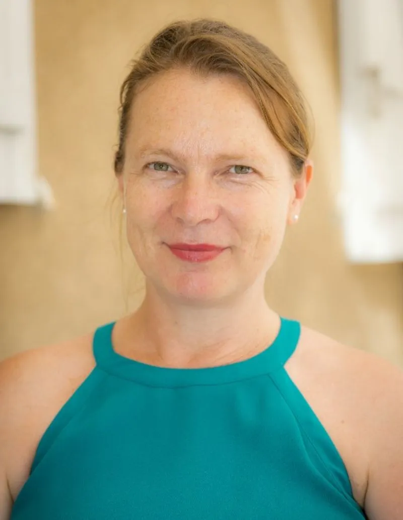 Christine Baldy Ngayo a pour mission de concevoir et mettre en œuvre la stratégie de développement du pôle Executive Education d’emlyon.
