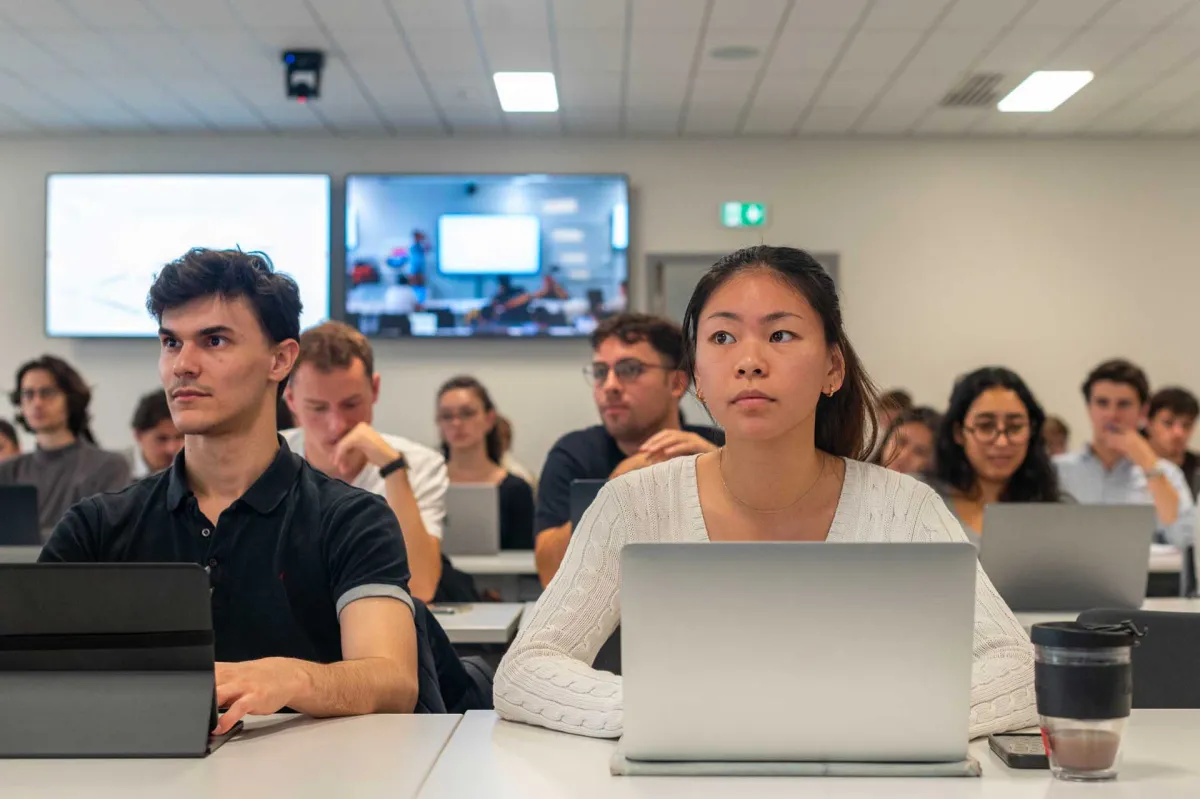 Des étudiants d'emlyon business school
