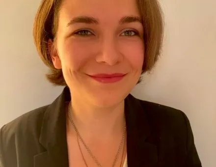 Léa Guibert + etudiante +emlyon. Léa Guibert + etudiante +emlyon.