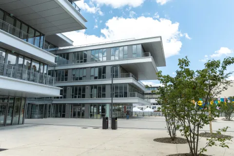 emlyon - campus Lyon emlyon - campus Lyon