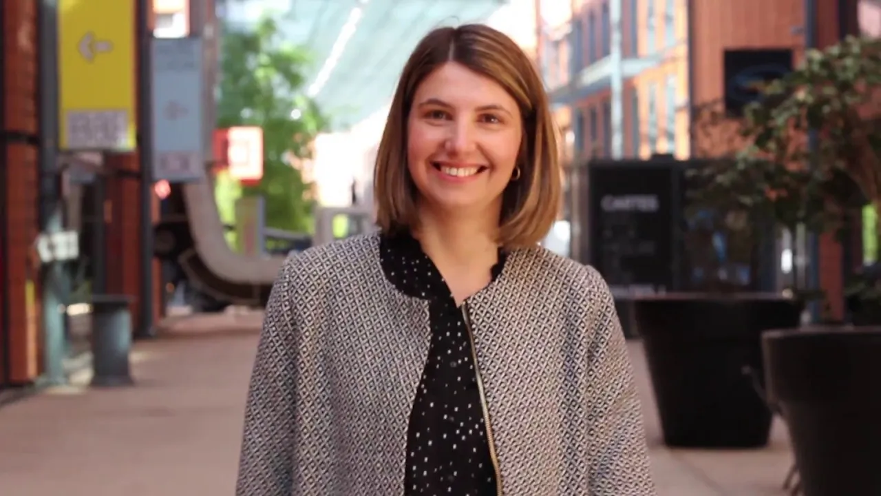 Preview image for the gge video "Celine Topelet, diplômée du Programme Général de Management". Preview image for the gge video "Celine Topelet, diplômée du Programme Général de Management".