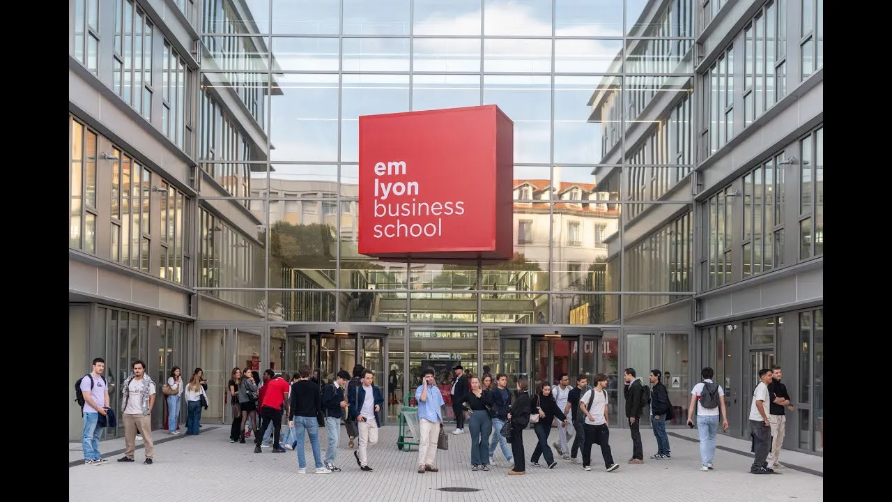 Preview image for the gge video "Découvrez le campus de Lyon - emlyon business school". Preview image for the gge video "Découvrez le campus de Lyon - emlyon business school".